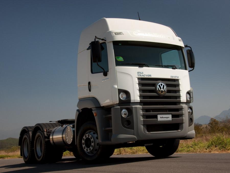  Volkswagen Constellation Tractor 26-370 6x4 2006 года  (фото 1 из 7)